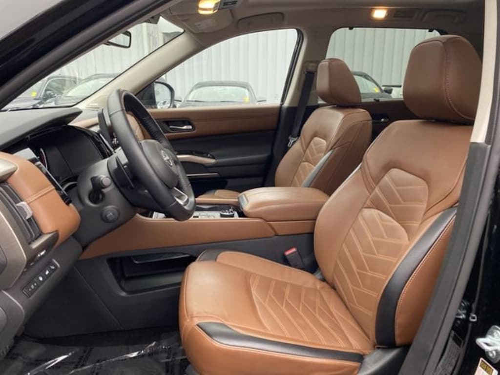 Used 2024 Nissan Pathfinder Platinum SUV