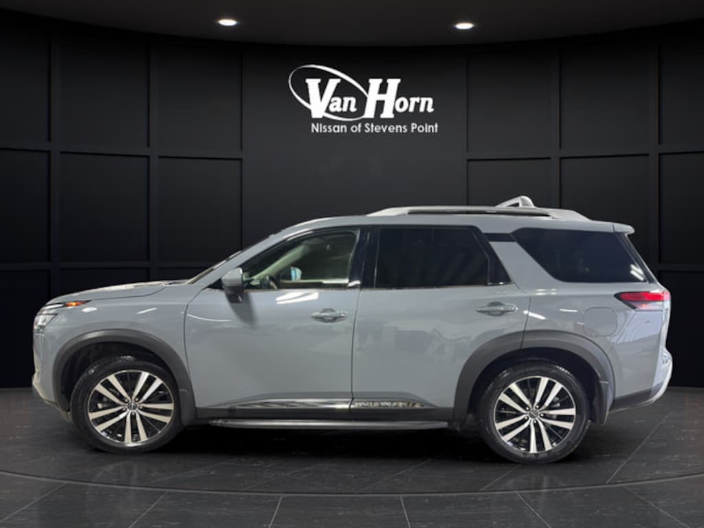 Used 2024 Nissan Pathfinder Platinum SUV