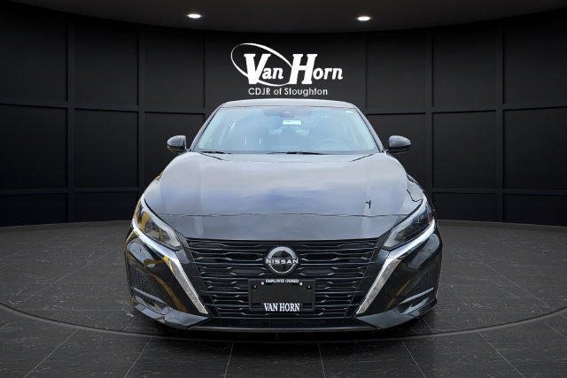 Used 2024 Nissan Altima 2.5 SV Sedan