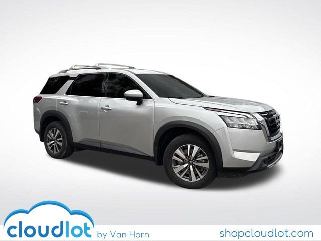 2024 Nissan Pathfinder SL's photo