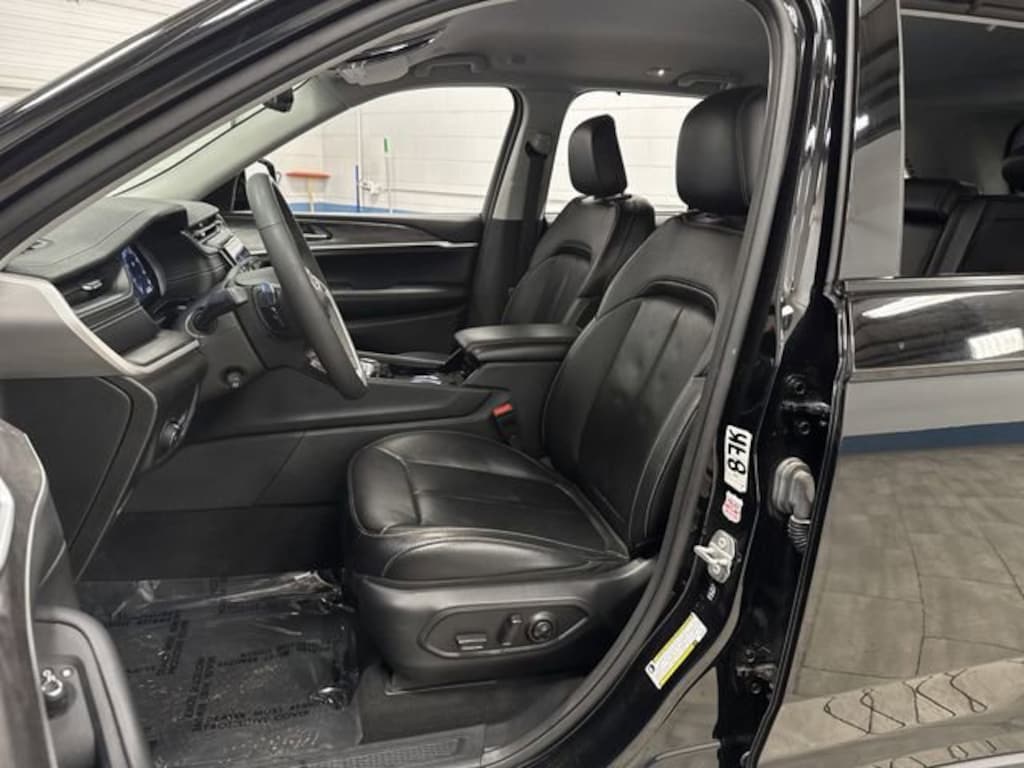 Used 2023 Jeep Grand Cherokee Limited SUV