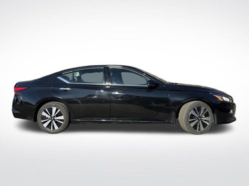 Used 2022 Nissan Altima 2.5 SL Sedan