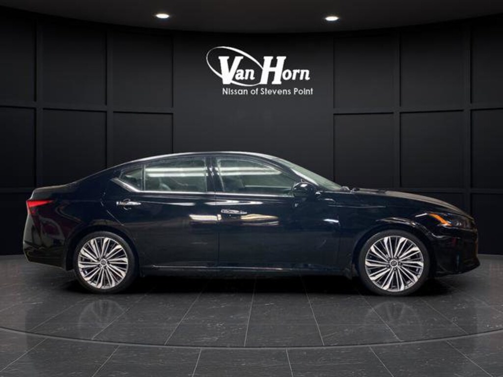 Used 2024 Nissan Altima 2.5 SL Sedan