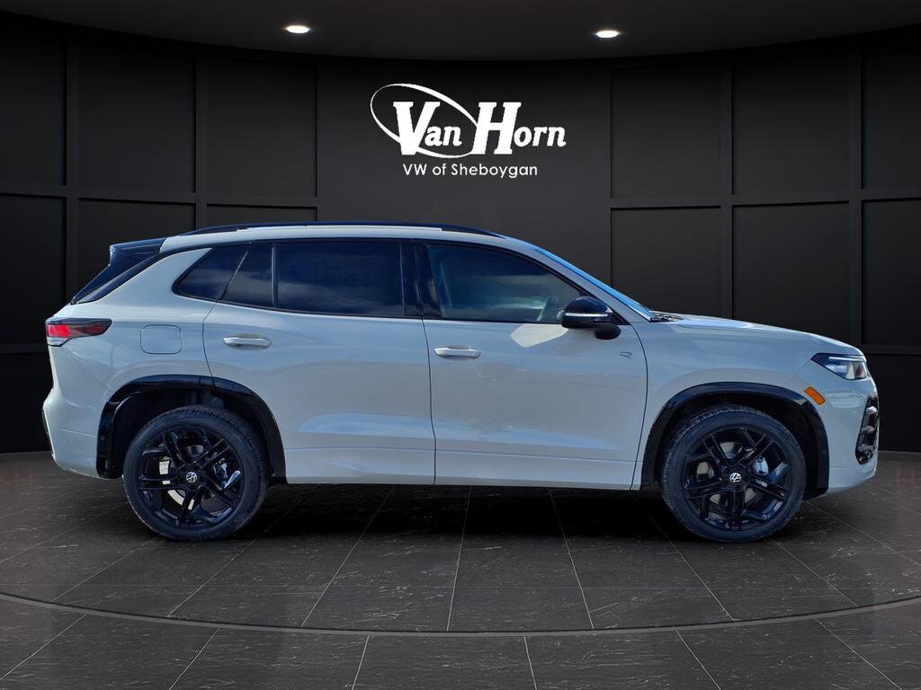 New 2026 Volkswagen Tiguan SE R-Line Black SUV