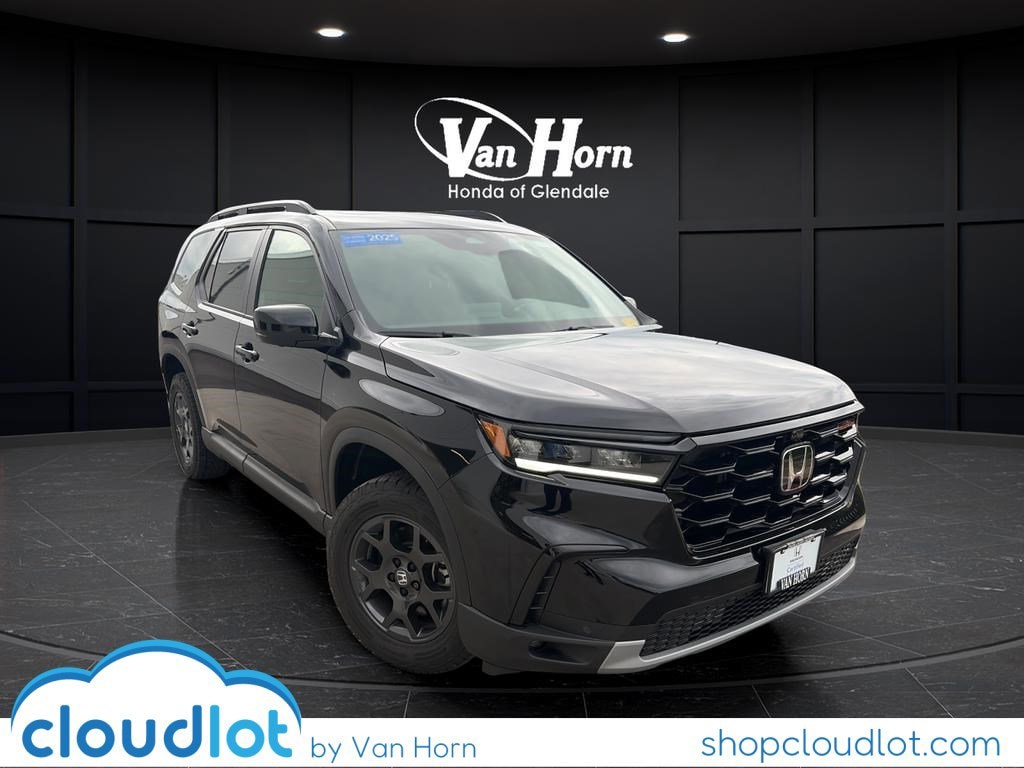 2025 Honda Pilot TrailSport AWD's photo