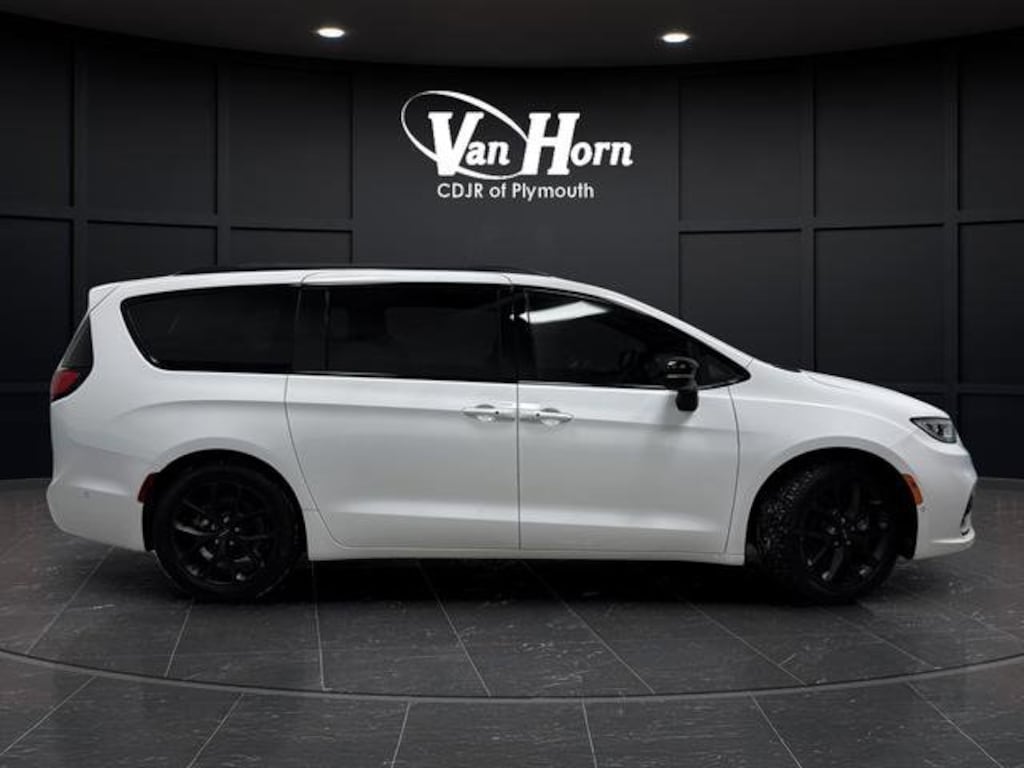 Used 2024 Chrysler Pacifica Limited Van Passenger Van