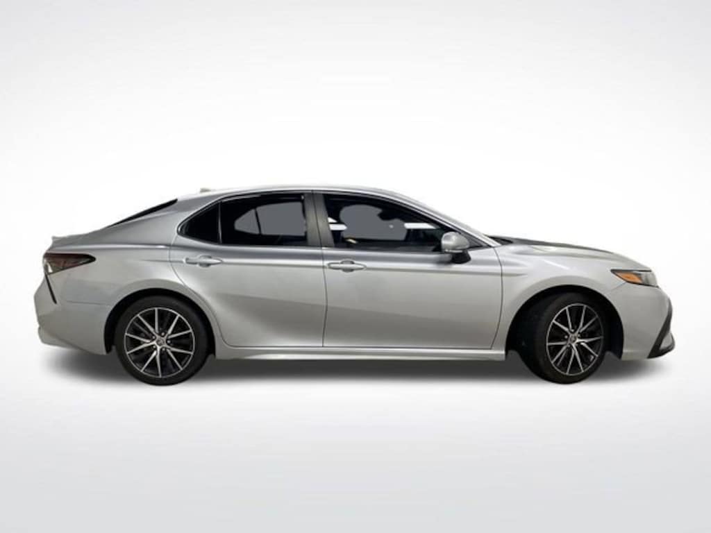 Used 2022 Toyota Camry SE Sedan