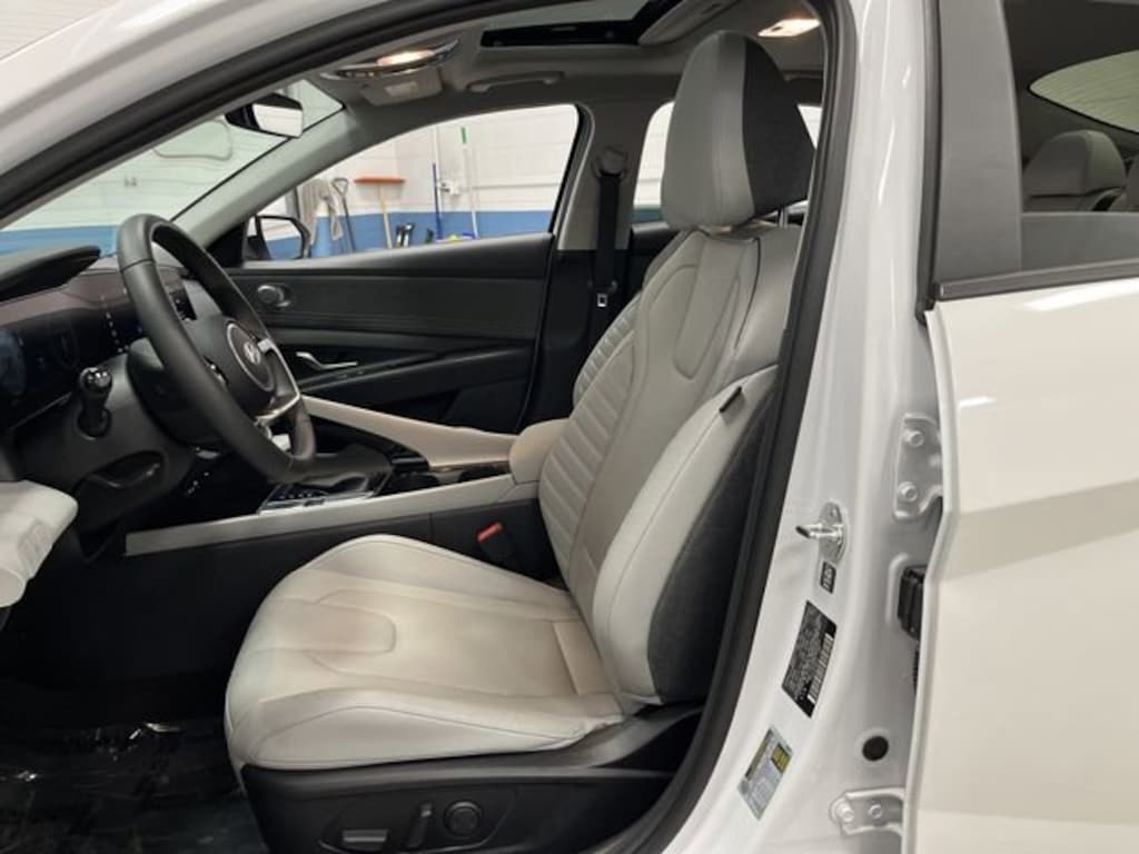 Used 2024 Hyundai Elantra Limited Sedan