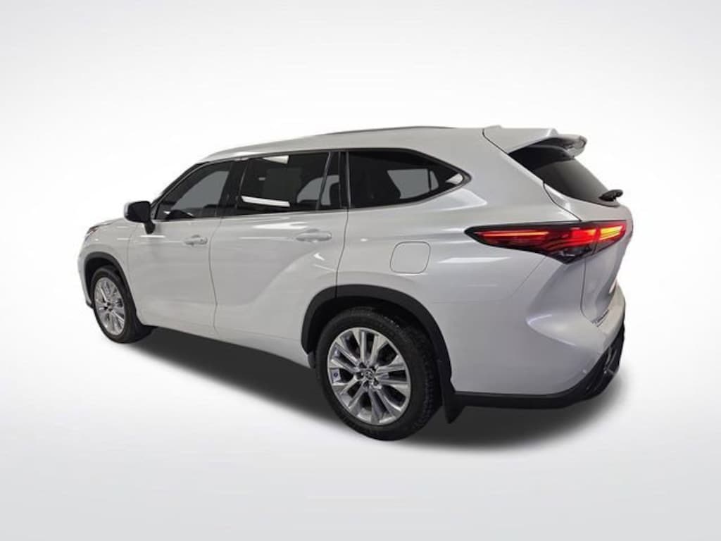 Used 2023 Toyota Highlander L SUV