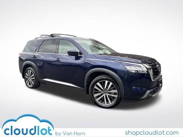 2022 Nissan Pathfinder Platinum's photo