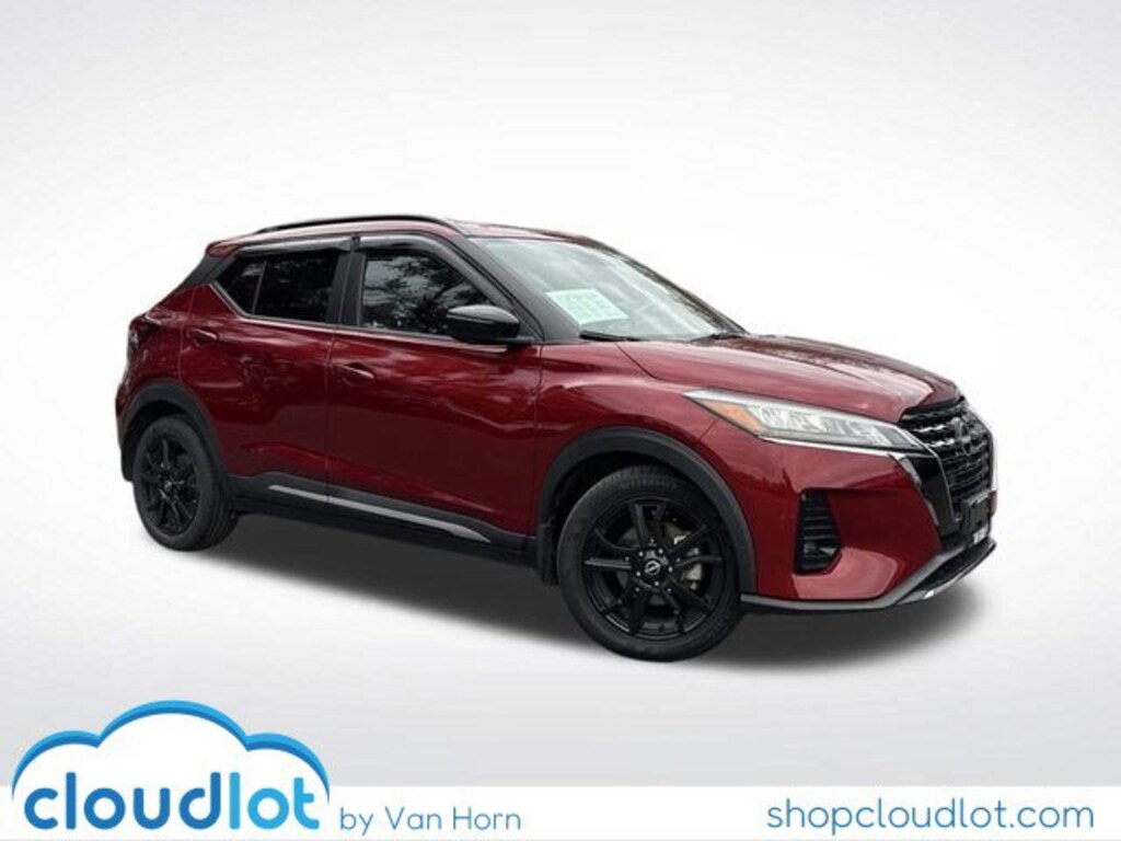 Used 2022 Nissan Kicks SR SUV