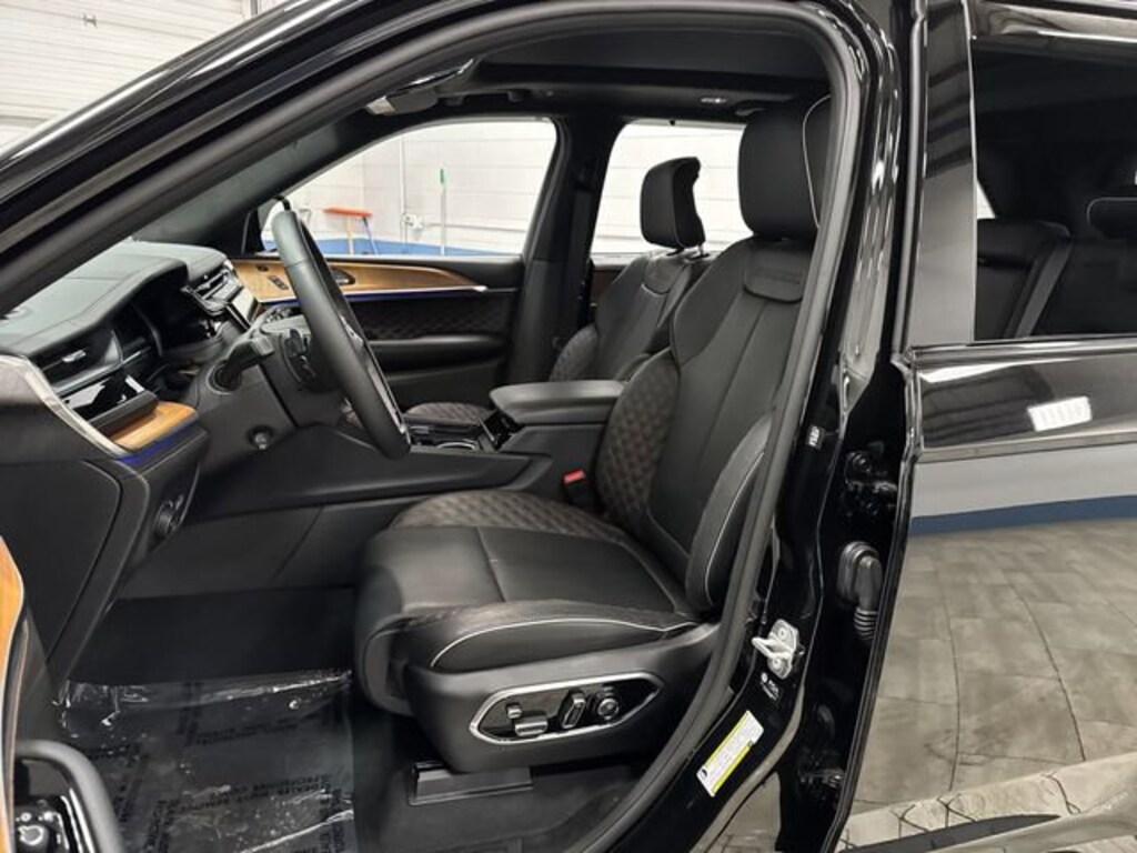 Used 2025 Jeep Grand Cherokee Summit SUV