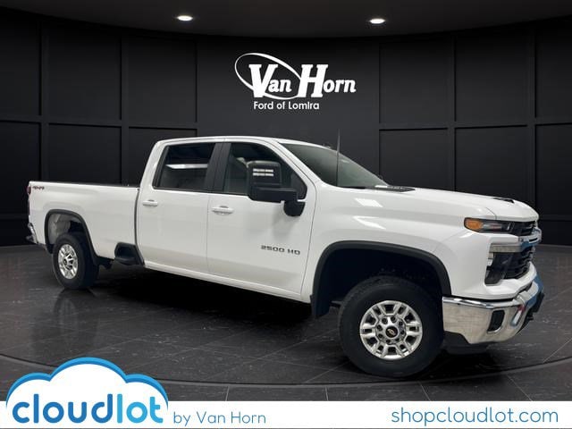 2025 Chevrolet Silverado HD LT 4WD Crew Cab Standard Box's photo