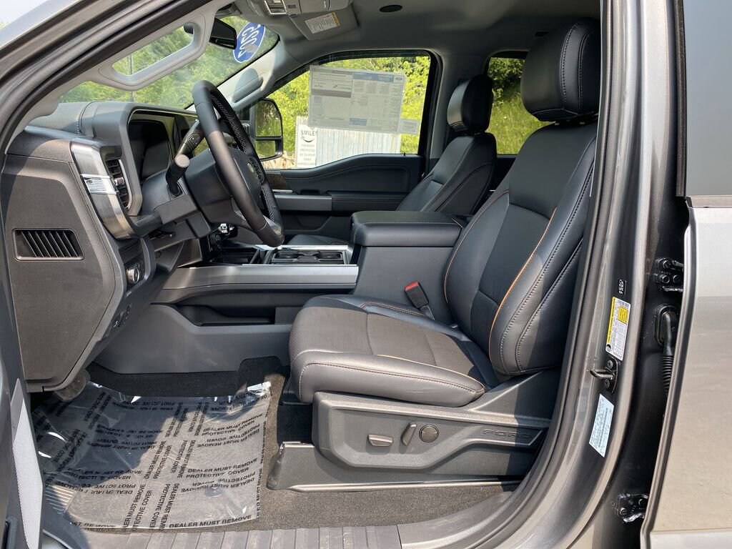 New 2025 Ford F-250 LARIAT Truck Crew Cab