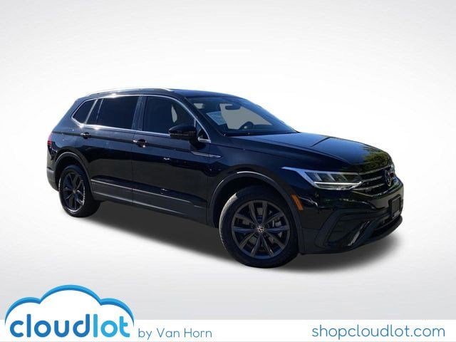 2023 Volkswagen Tiguan SE's photo