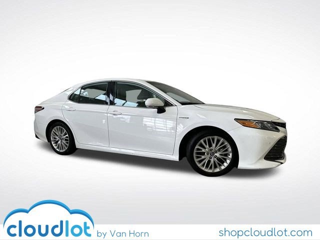 2020 Toyota Camry XLE's photo