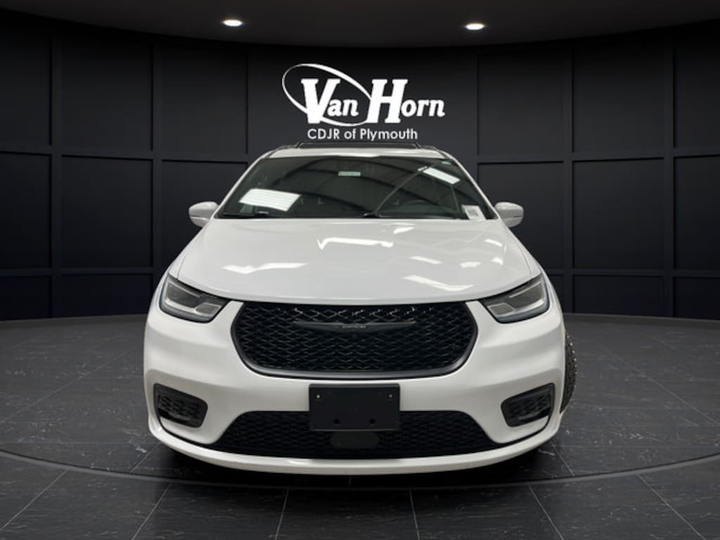 Used 2022 Chrysler Pacifica Touring L Van Passenger Van