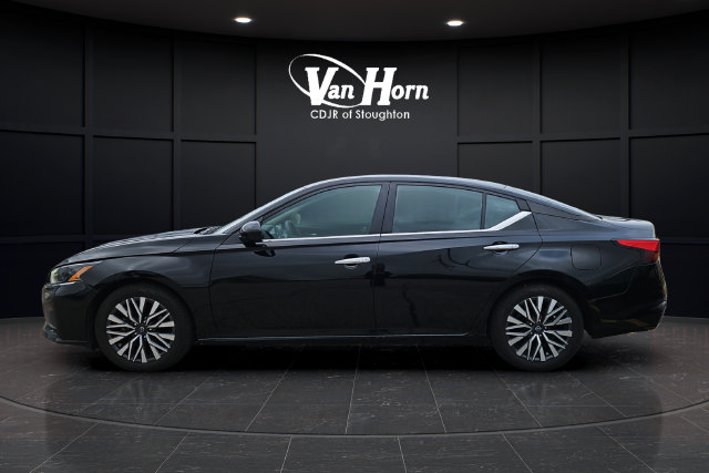 Used 2024 Nissan Altima 2.5 SV Sedan