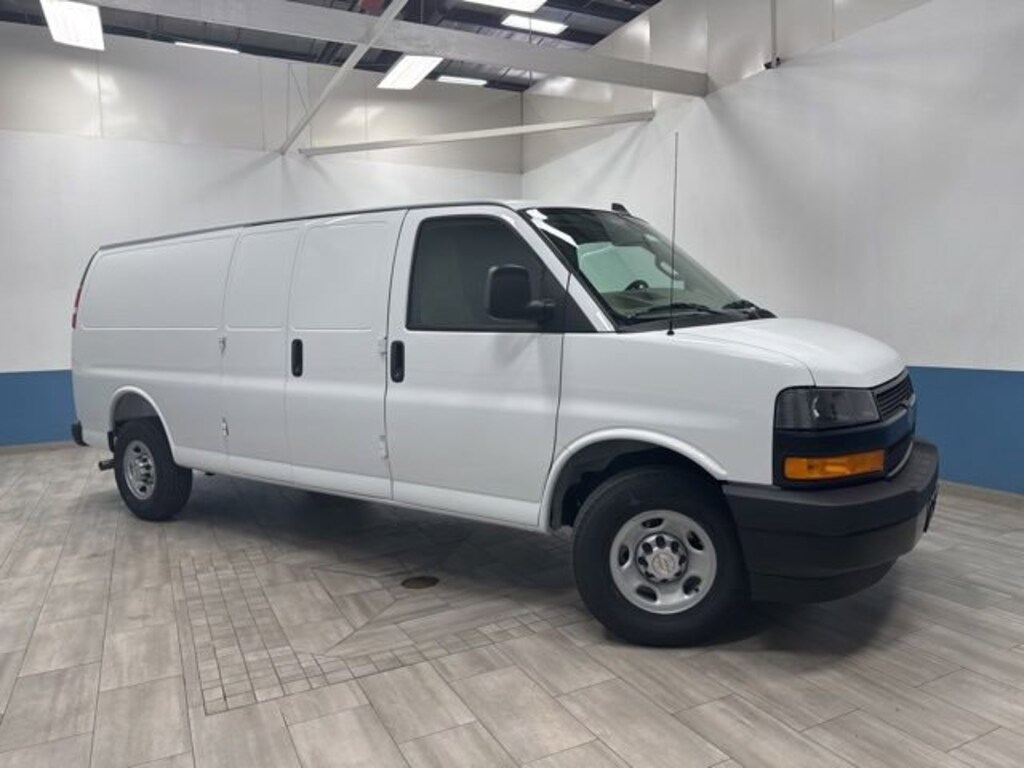 New 2026 Chevrolet Express 3500 Work Van Van Extended Cargo Van
