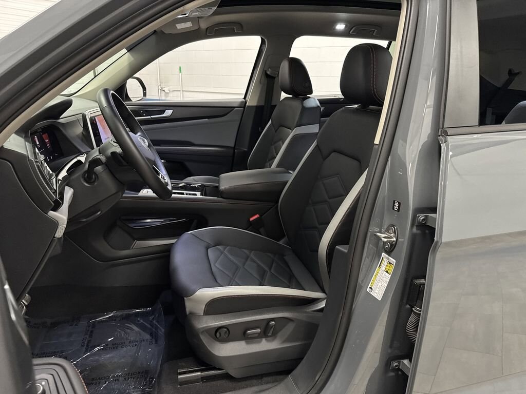 Used 2024 Volkswagen Atlas 2.0T Peak Edition SE w/Technology SUV