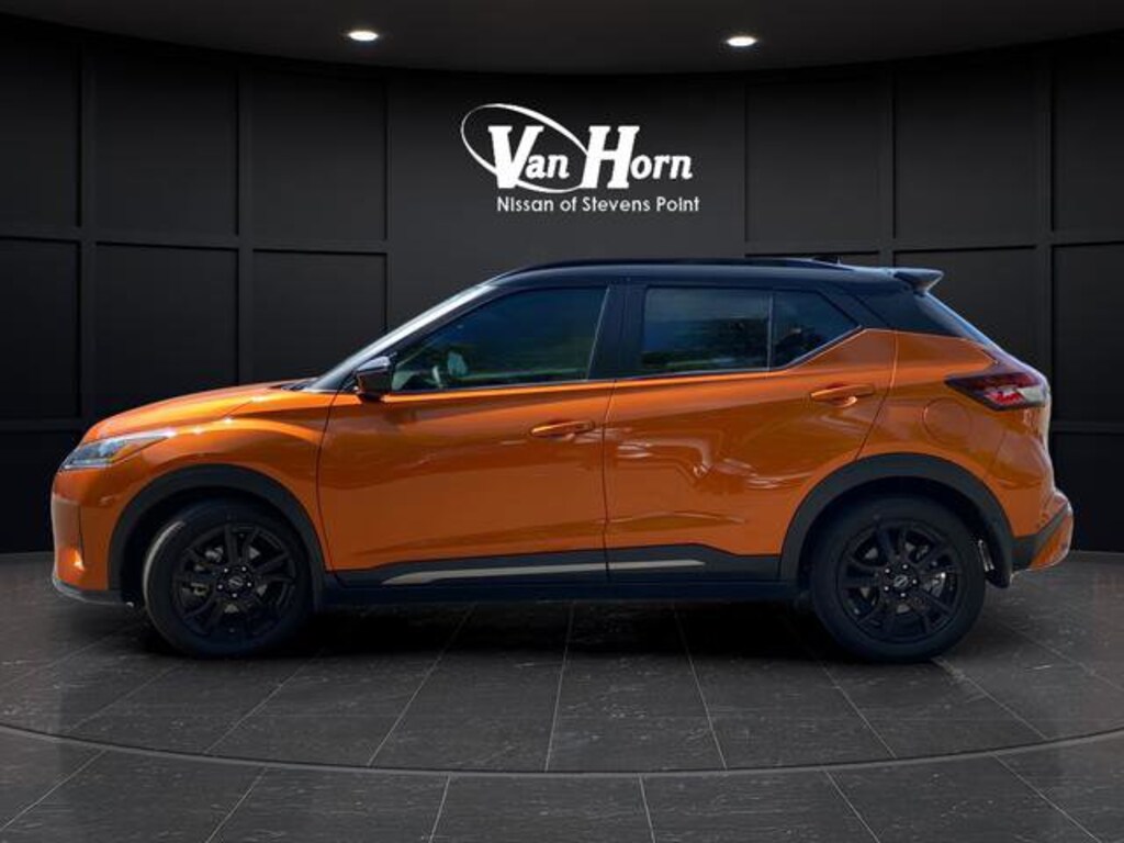 Used 2023 Nissan Kicks SR SUV