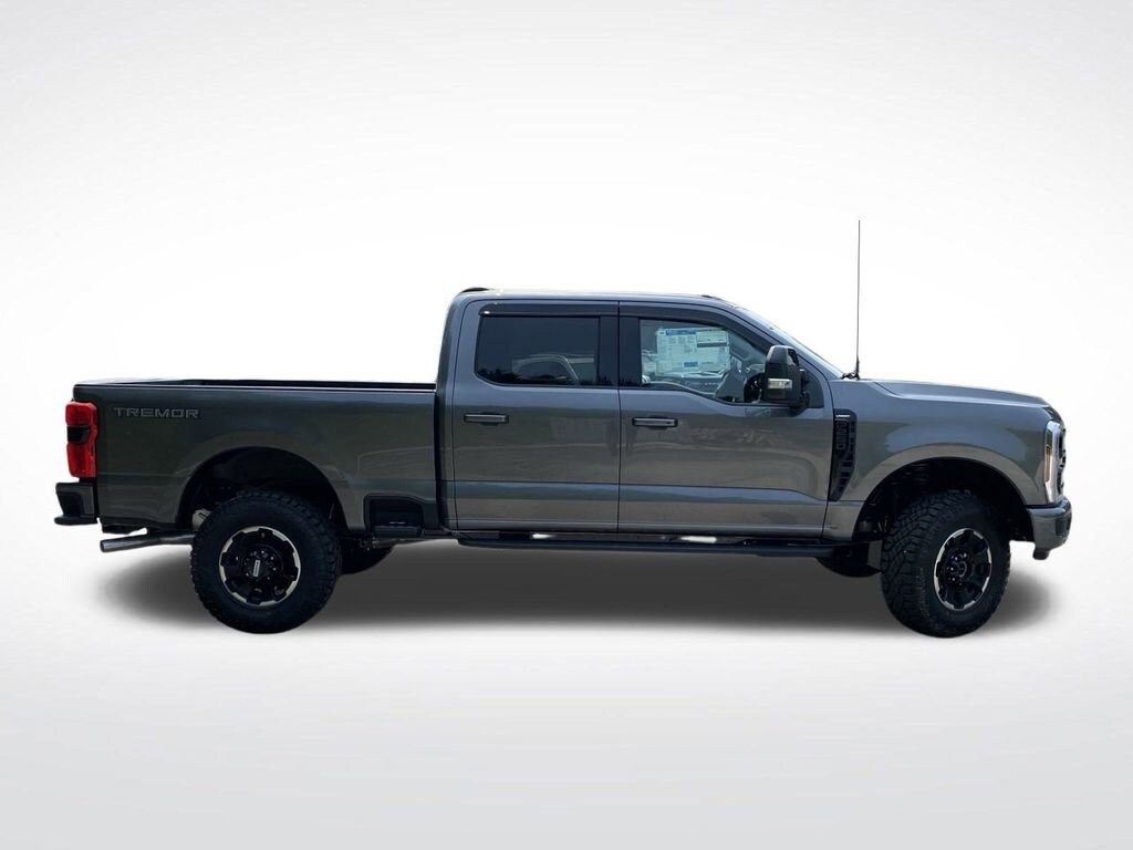 New 2025 Ford F-250 LARIAT Truck Crew Cab