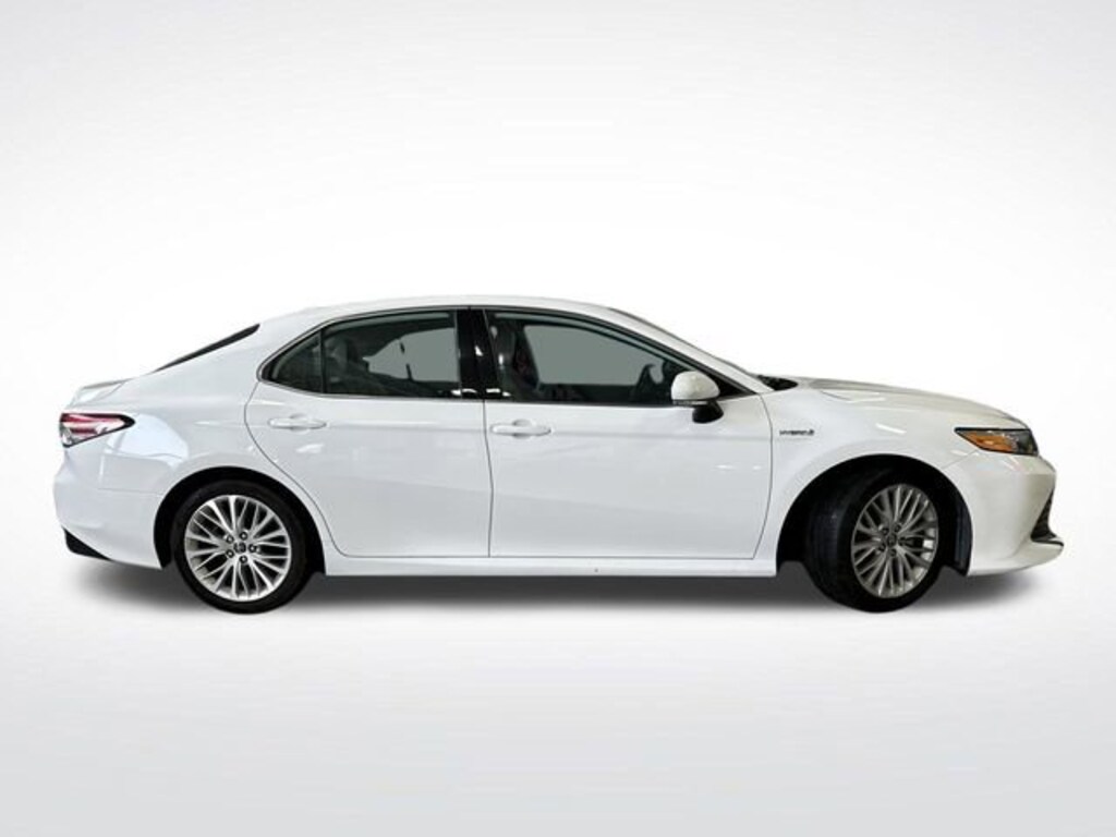 Used 2020 Toyota Camry Hybrid XLE Sedan