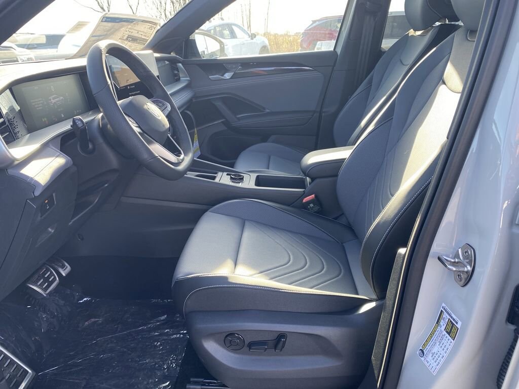 New 2026 Volkswagen Tiguan SE R-Line Black 2.0T SE R-Line Black 4MOTION