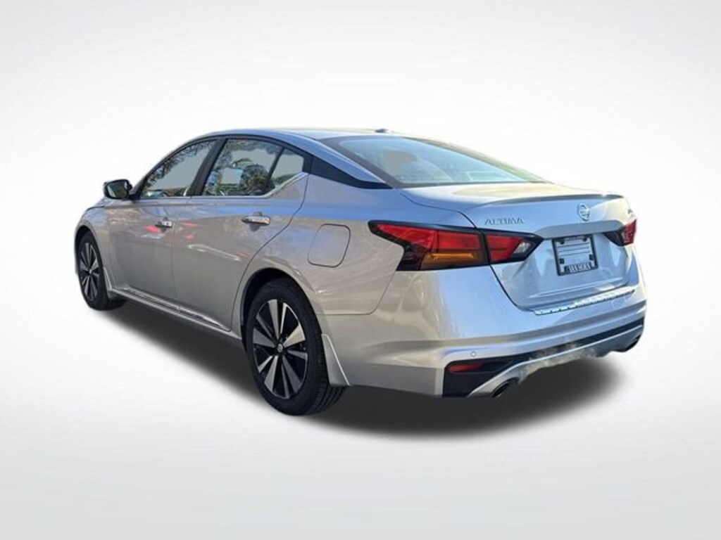 Used 2022 Nissan Altima 2.5 SV Sedan