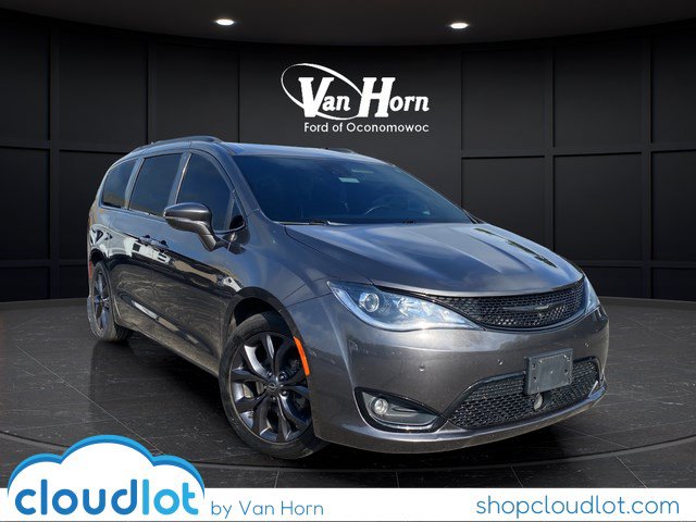 2019 Chrysler Pacifica Limited's photo