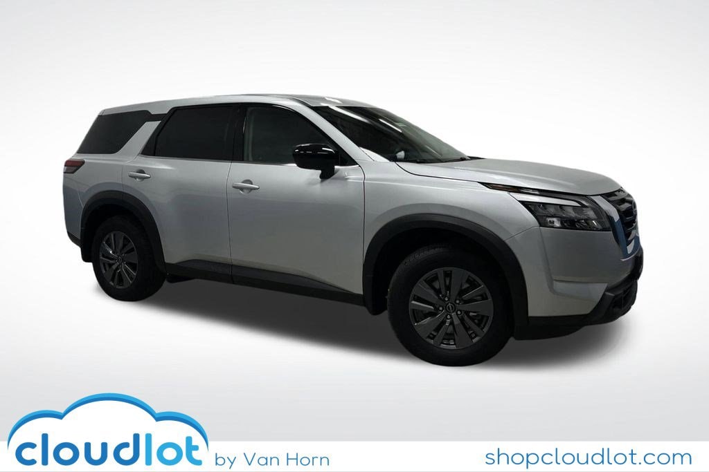 2024 Nissan Pathfinder S's photo