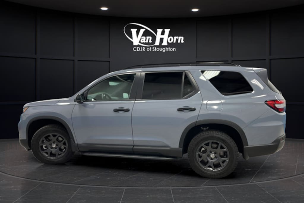 Used 2025 Honda Pilot TrailSport SUV