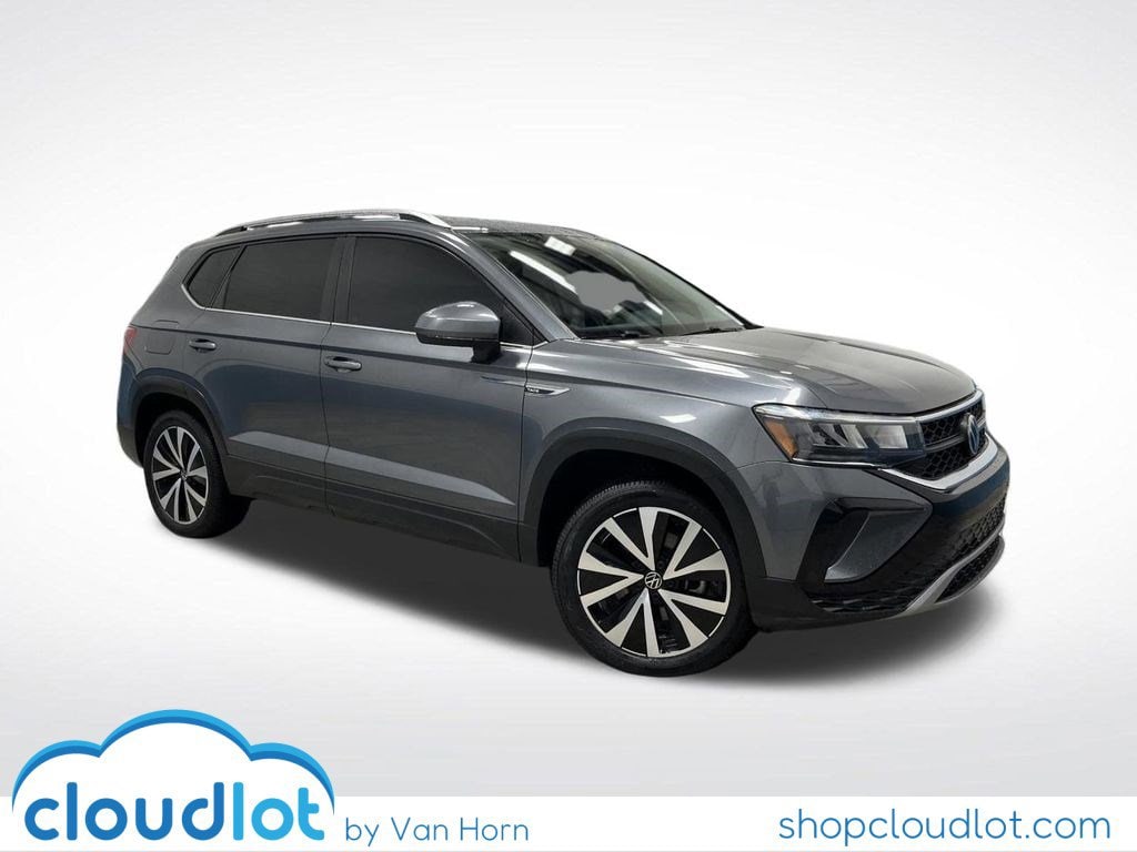 2022 Volkswagen Taos SE's photo