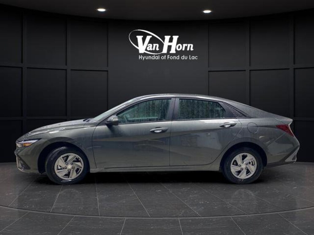 New 2026 Hyundai Elantra SE Sedan
