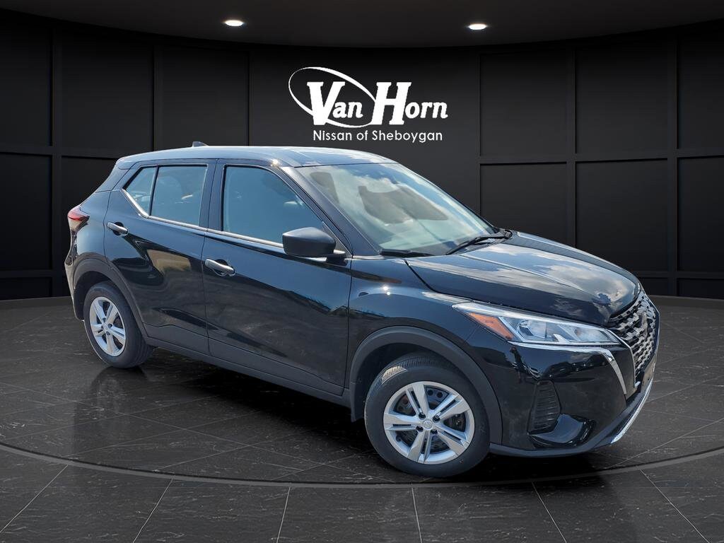 New 2025 Nissan Kicks Play S SUV