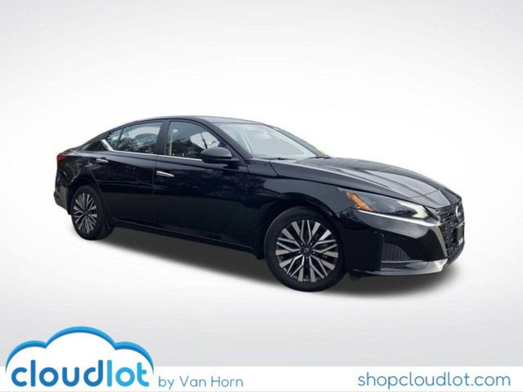 Used 2024 Nissan Altima 2.5 SV Sedan
