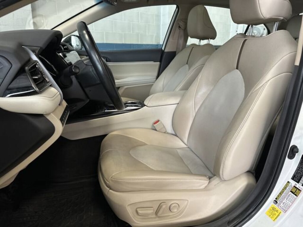 Used 2020 Toyota Camry Hybrid XLE Sedan