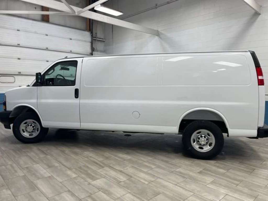 New 2026 Chevrolet Express 3500 Work Van Van Extended Cargo Van