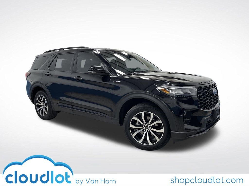 2025 Ford Explorer ST-LINE's photo