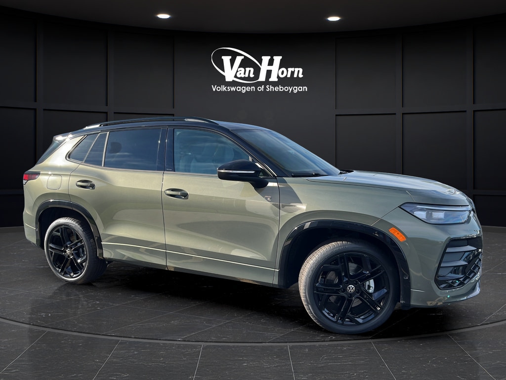 New 2026 Volkswagen Tiguan SE R-Line Black SUV
