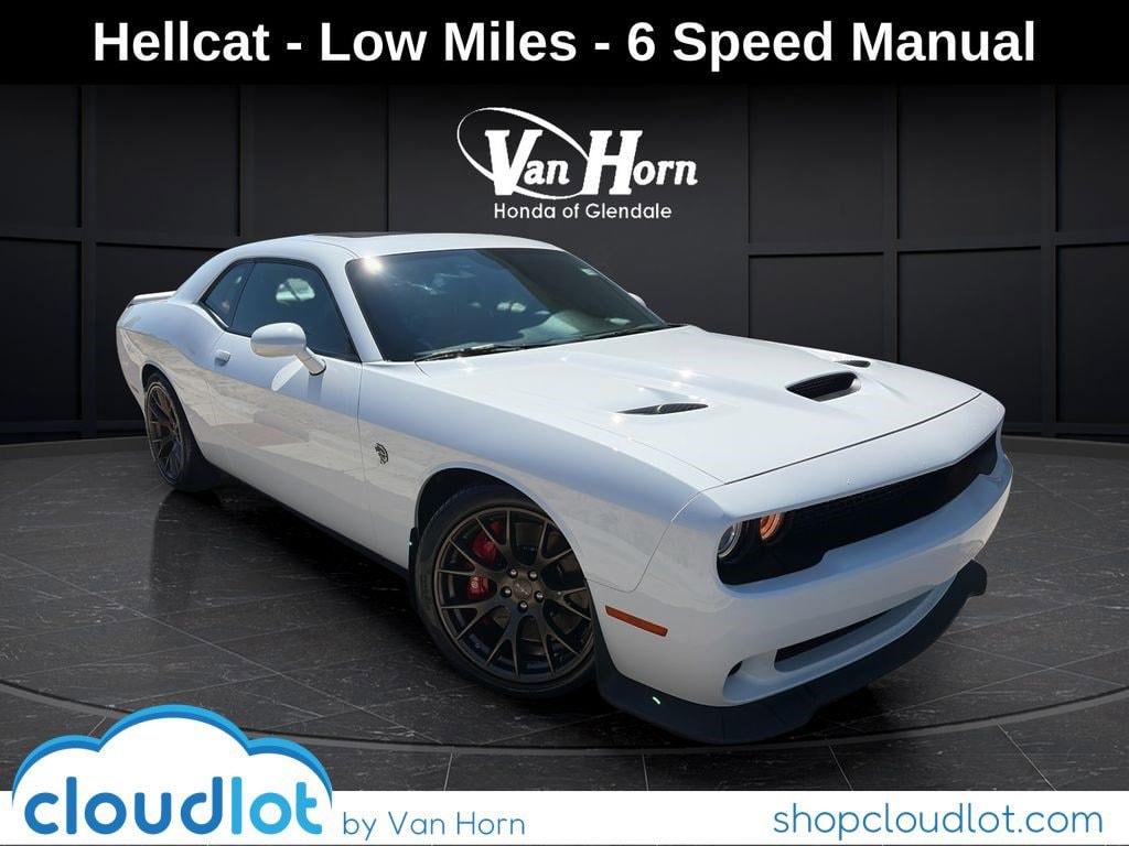 2016 Dodge Challenger SRT Hellcat's photo