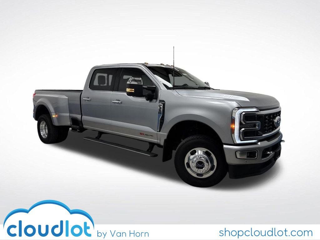 2024 Ford F-350 Super Duty Platinum's photo