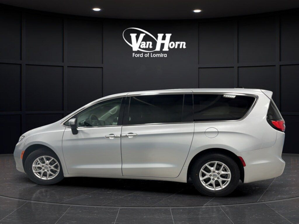 Used 2023 Chrysler Pacifica Touring L Van Passenger Van