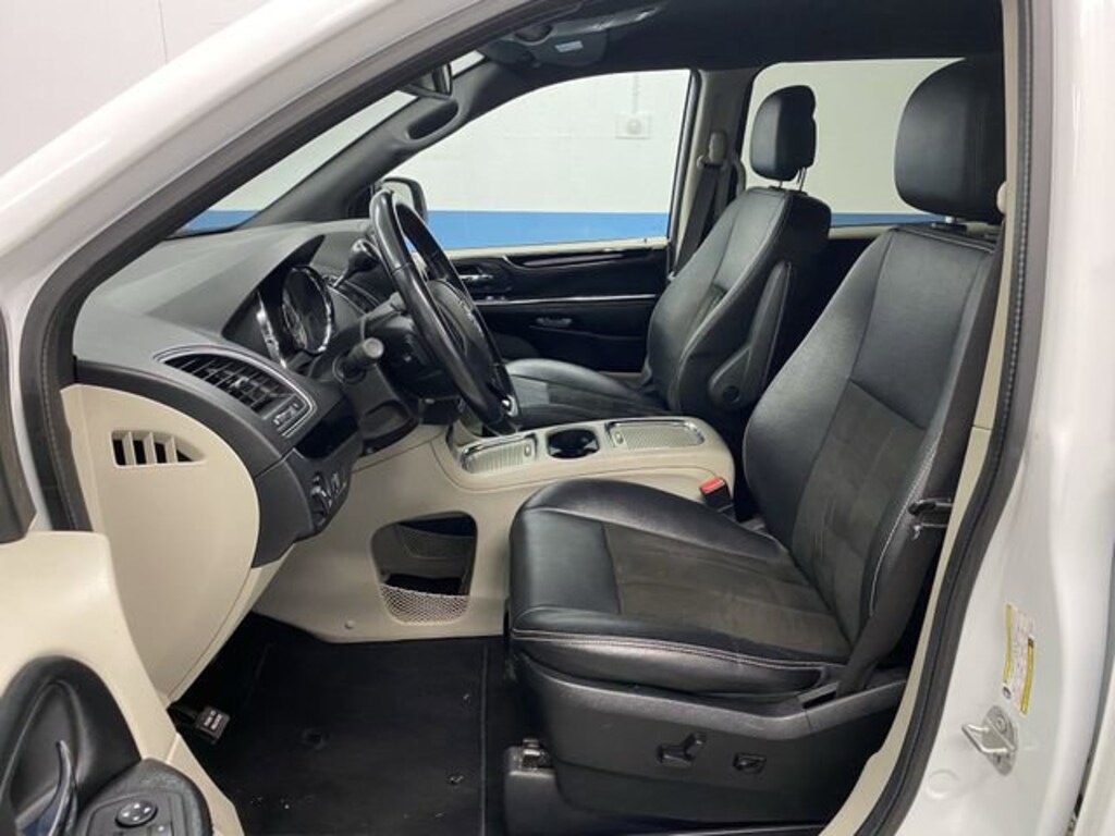 Used 2019 Dodge Grand Caravan SXT Van Passenger Van