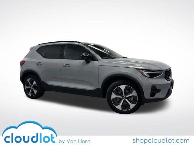 2024 Volvo XC40 Plus's photo