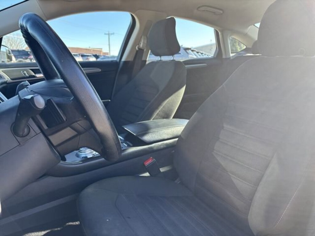 Used 2017 Ford Fusion SE Sedan