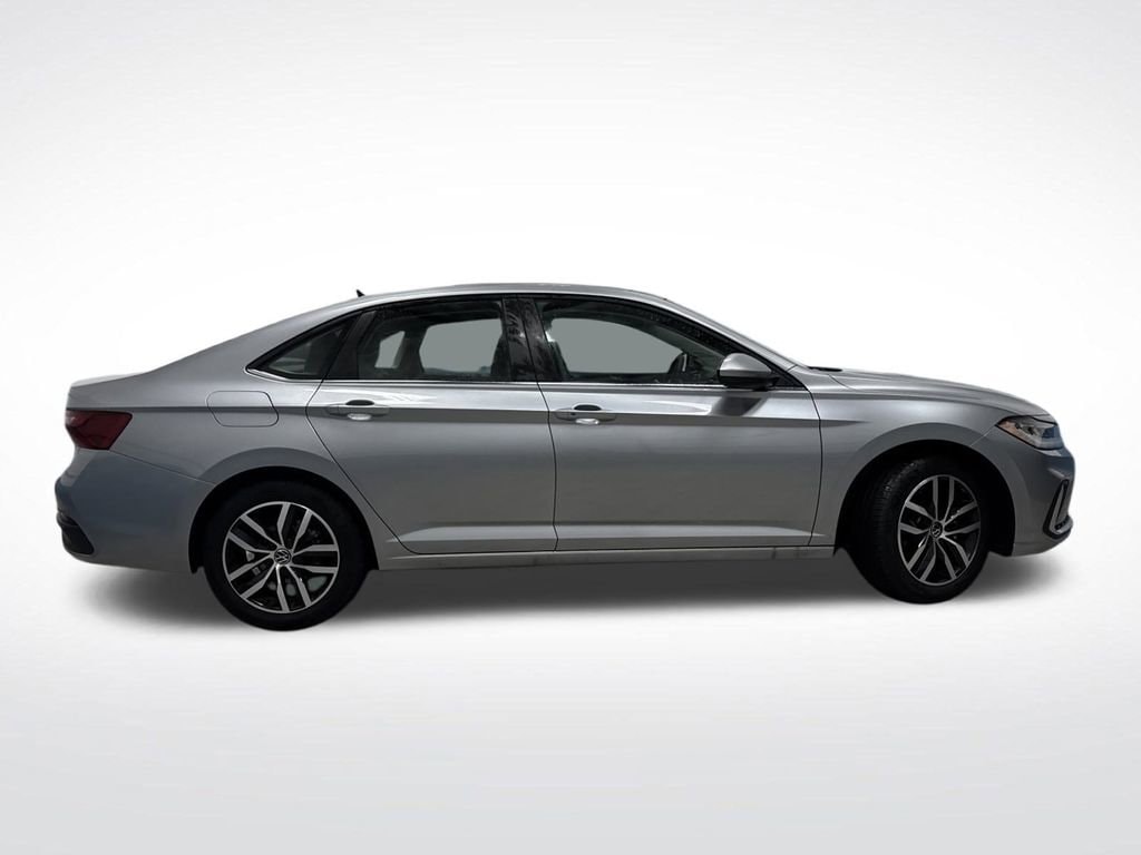 Used 2025 Volkswagen Jetta SE Sedan