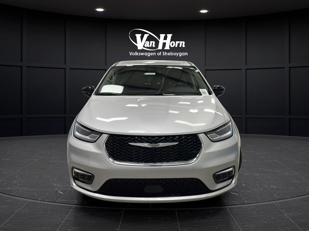Used 2024 Chrysler Pacifica Touring L Van Passenger Van