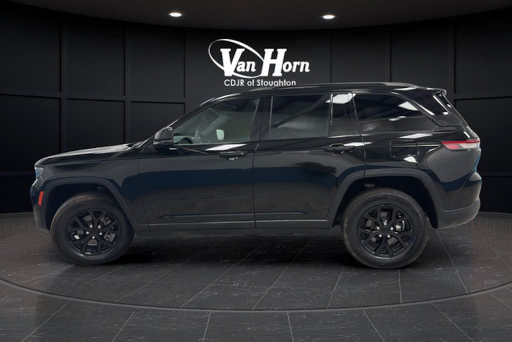 Used 2024 Jeep Grand Cherokee Altitude SUV