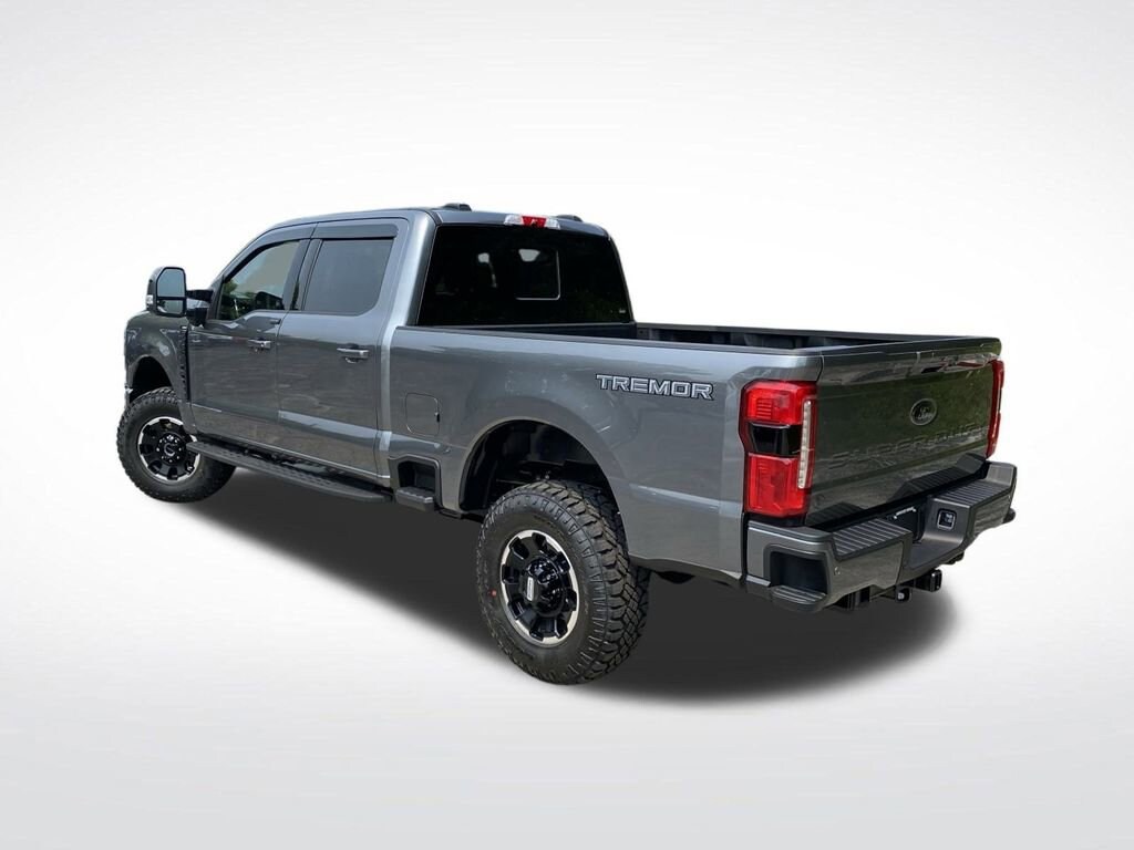 New 2025 Ford F-250 LARIAT Truck Crew Cab